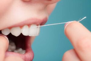 dental flossing to prevent bleeding gums